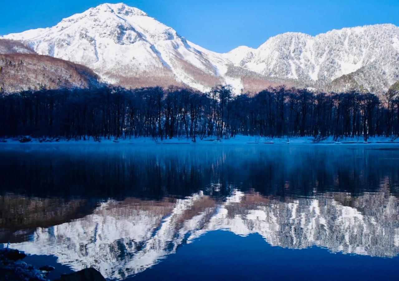 Готель 筋肉と自然と遊ぶ宿 田島館 Такаяма Екстер'єр фото