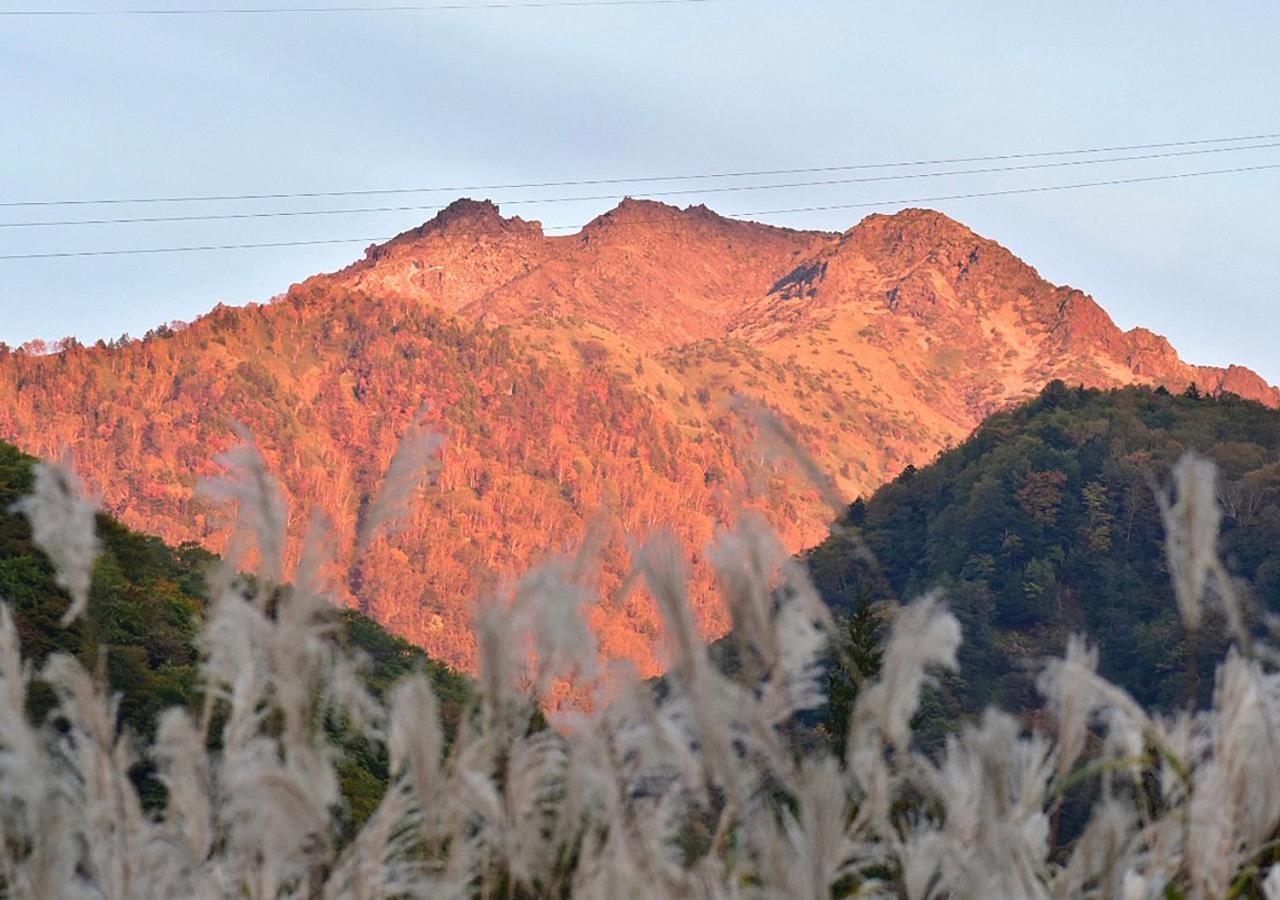 Готель 筋肉と自然と遊ぶ宿 田島館 Такаяма Екстер'єр фото