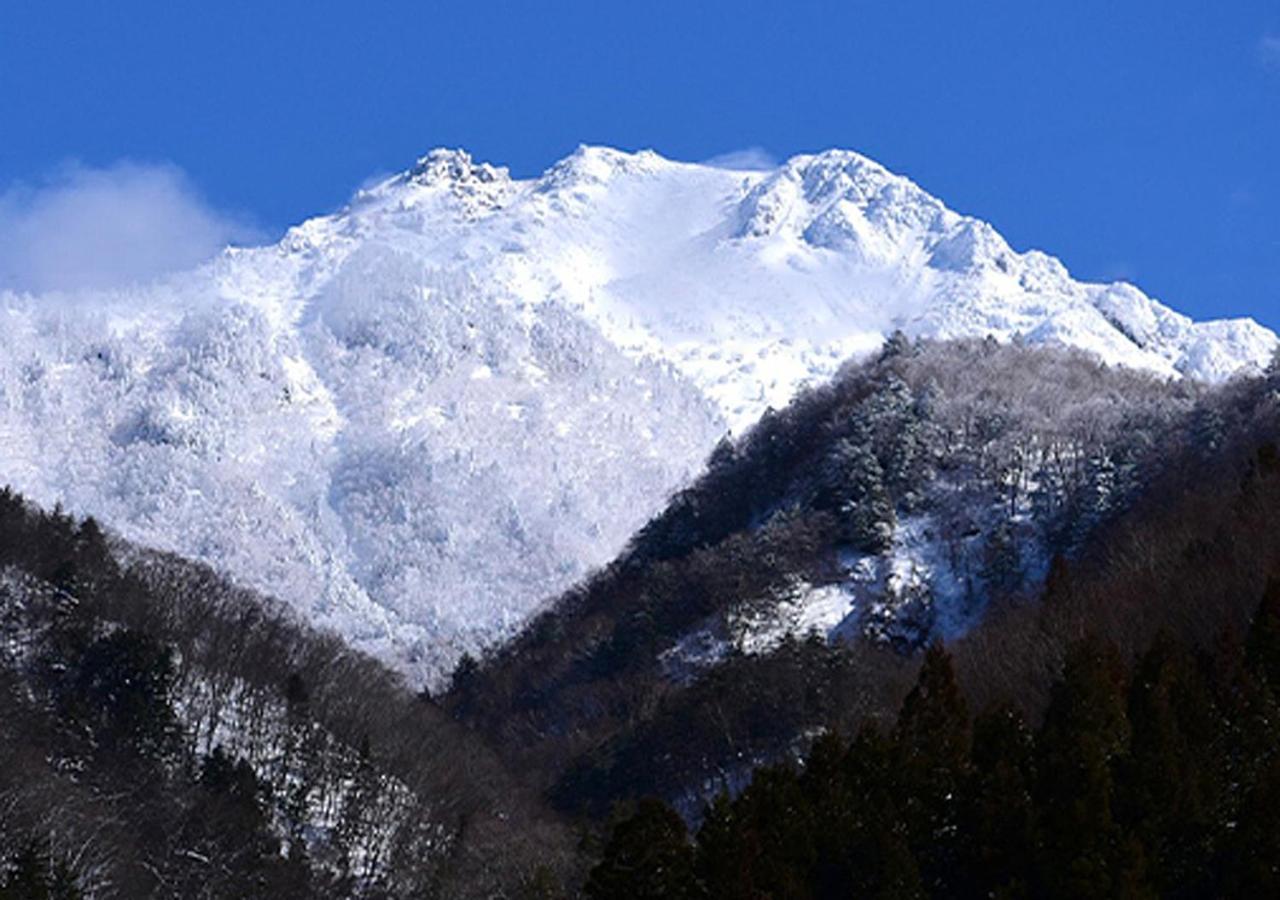 Готель 筋肉と自然と遊ぶ宿 田島館 Такаяма Екстер'єр фото